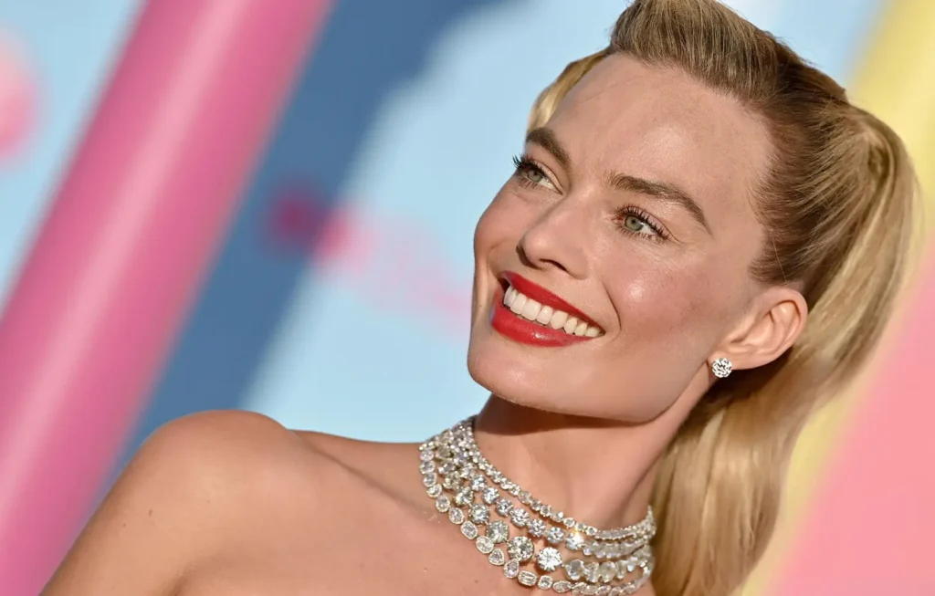 Margot Robbie get plastic surgery before and after