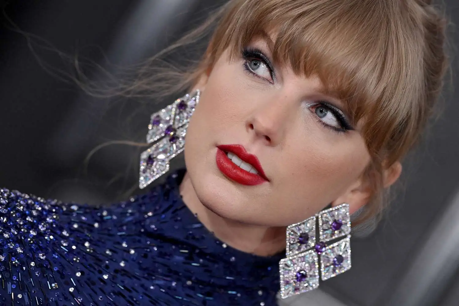 Lips, Chin, and Contours: Is Taylor Swift Playing the Plastic Surgery Game?