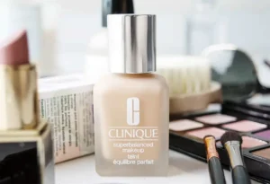 Clinique Superbalanced Makeup