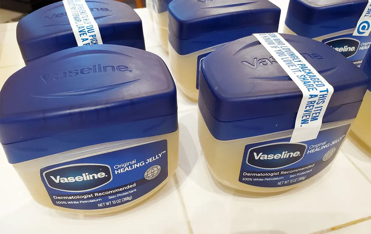 We tested Vaseline Healing Jelly Original on skin, scars and everything in between—Review