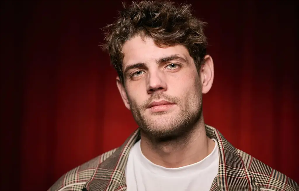 Acting Dangerous: How Alberto Olmo’s ‘Bad Influence’ Messes with Our Heads