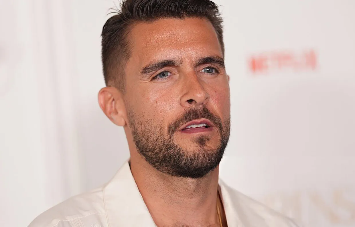 Josh Segarra in Netflix’s Sirens Is the Eye of a Very Dysfunctional Storm