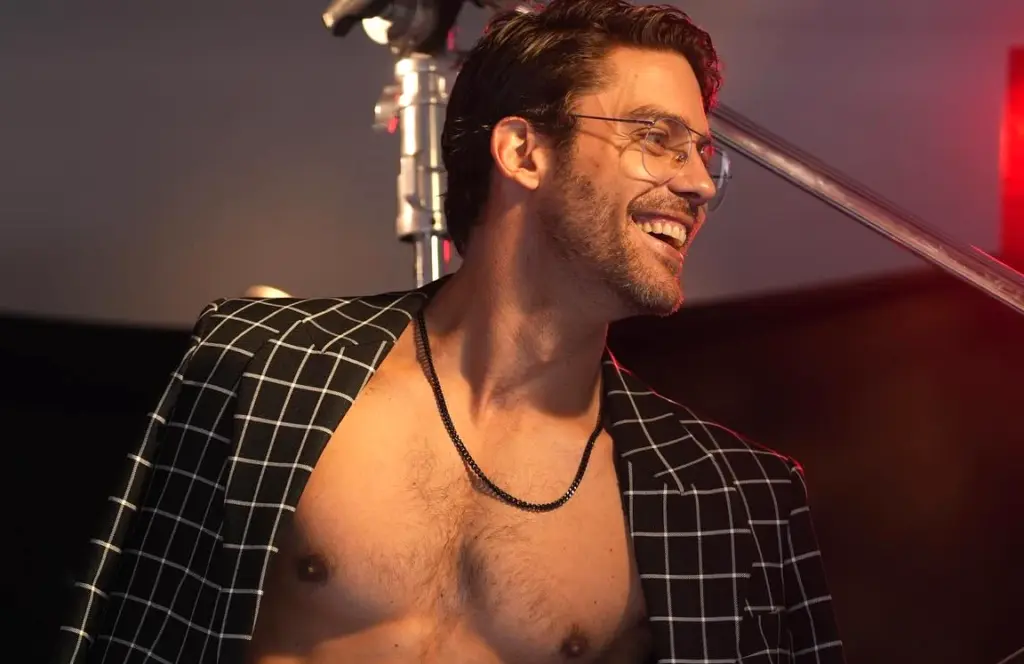 Streaming, Scheming, and Shirtless: Juan Manuel Guilera Plays the Long Game
