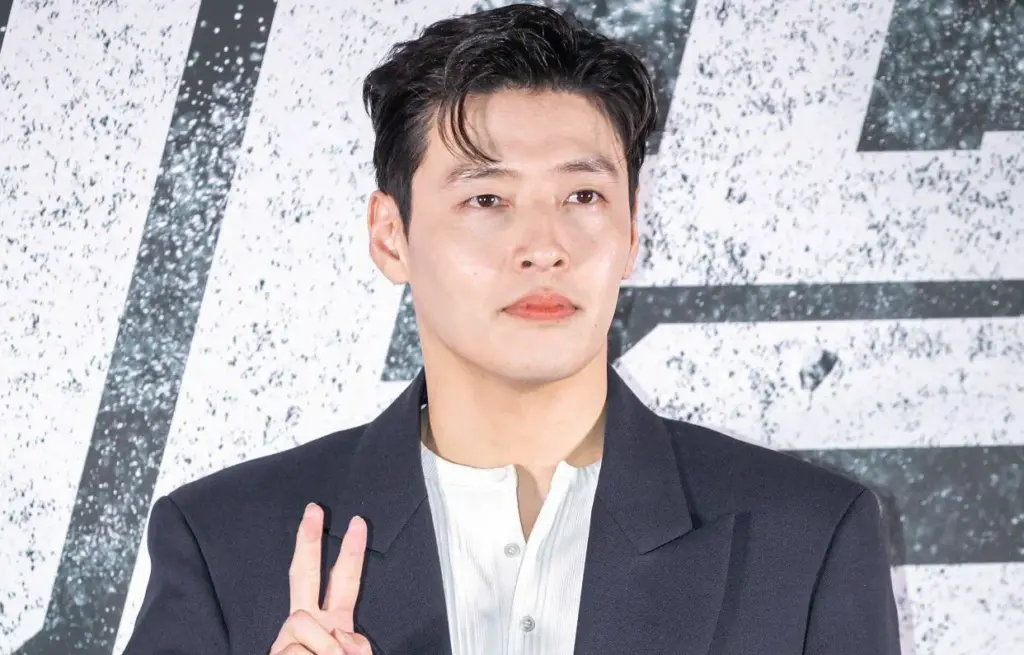 When Kang Ha-neul Cooks, Sparks Fly: Tastefully Yours, Dangerously Brilliant