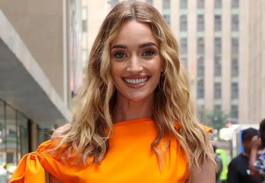 Brianne Howey’s Take on ‘Ginny & Georgia’? Treat the Script Like a Confession